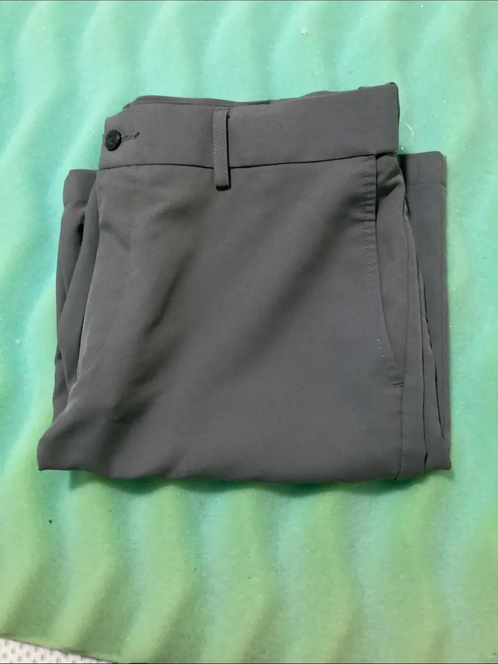 PGA Tour Men's Flat Front Shorts in Light Gray and White